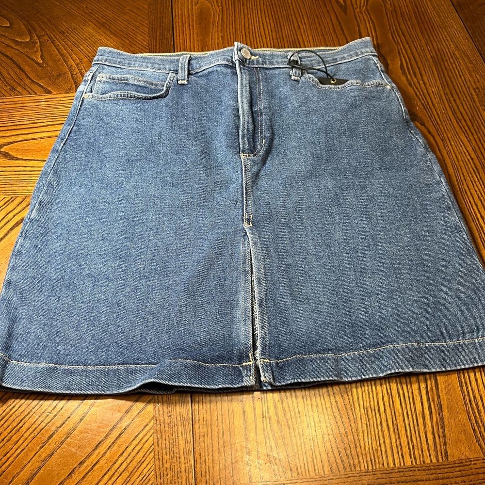 JUST BLACK DENIM FRONT SPLIT MIDI SKIRT. SIZE XLP. NWT